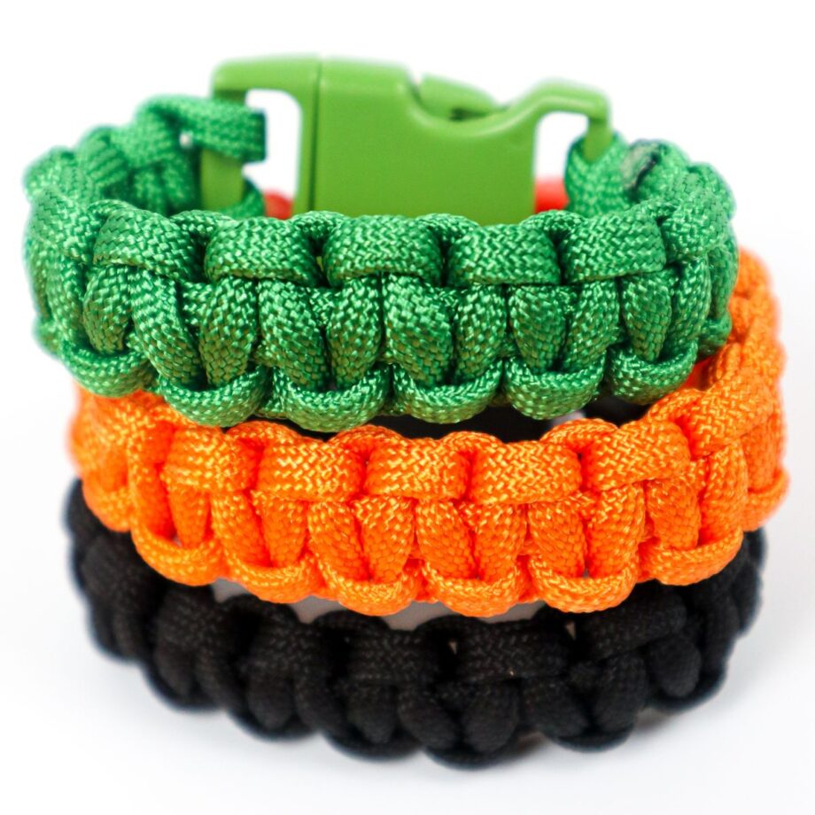 CREATIVITY FOR KIDS - MAKE YOUR OWN PASACORD WRISTBANDS