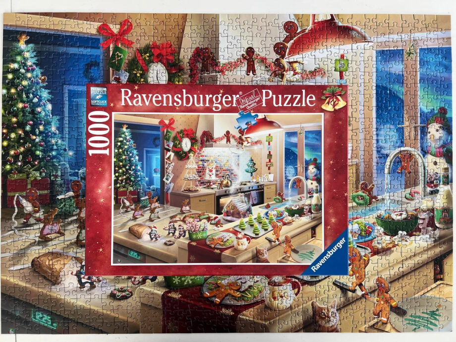 RAVENSBURGER - MERRY MISCHIEF PUZZLE (1000 PC)